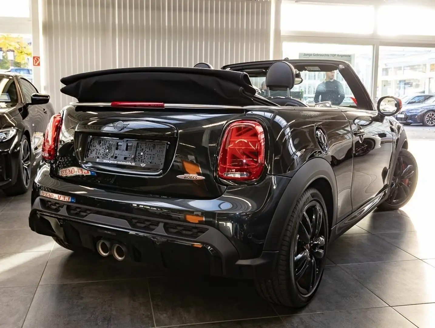 MINI John Cooper Works Cabrio John Cooper Works John Cooper Works Trim Cabrio Negro - 2
