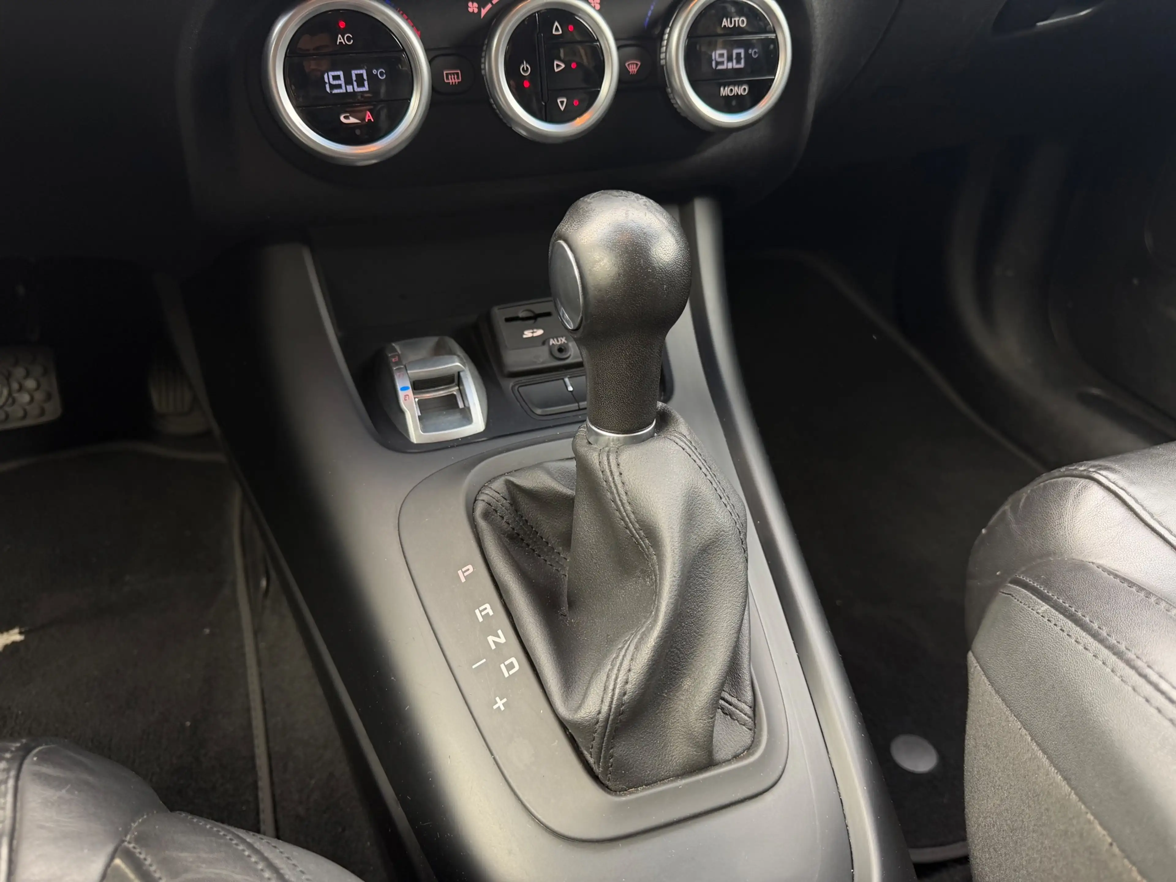 Alfa Romeo Giulietta 2.0 JTDm Exclusive — photo 12