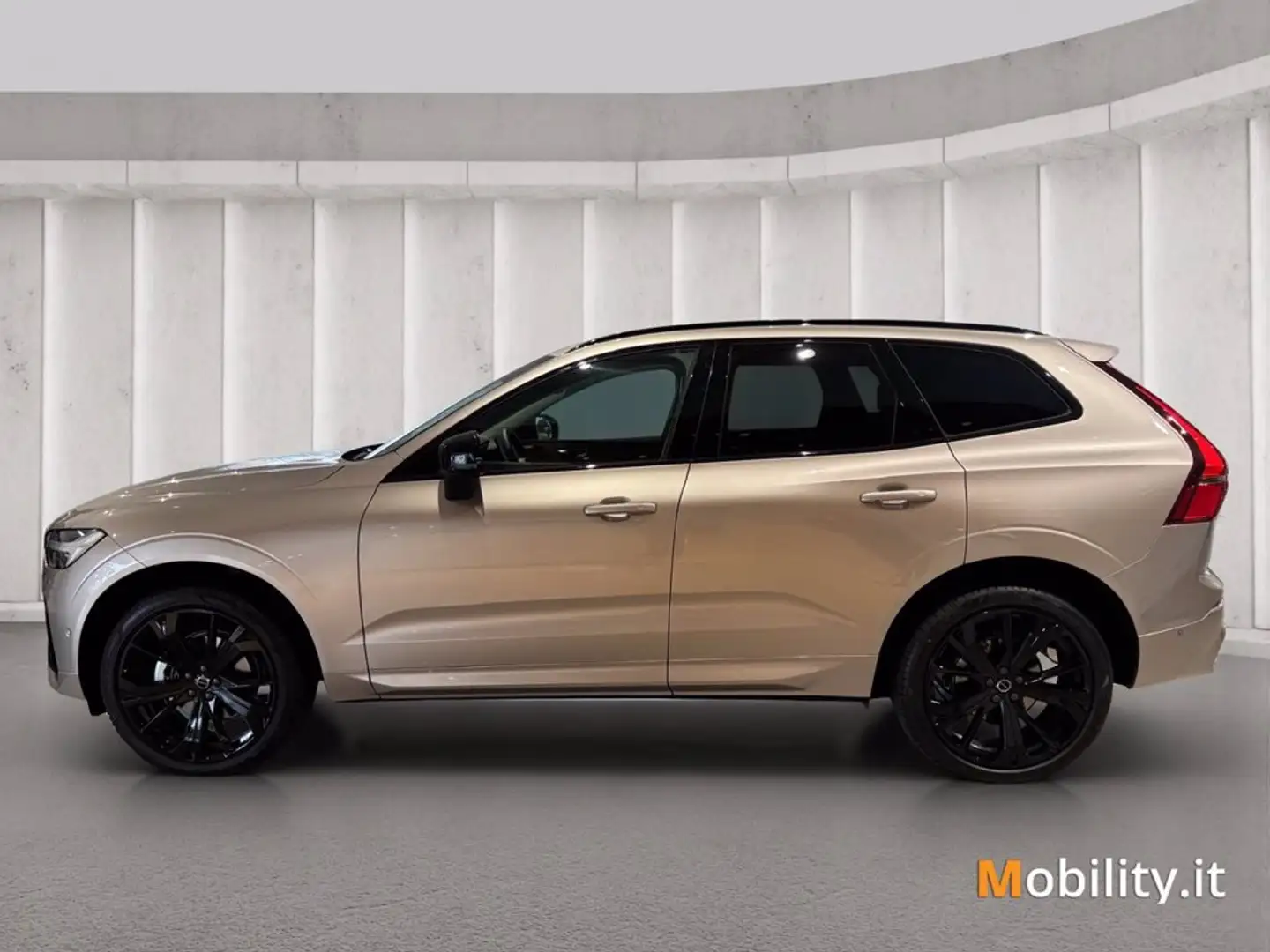 Volvo XC60 2.0 b5 mhev Ultra Dark awd auto Grigio - 2