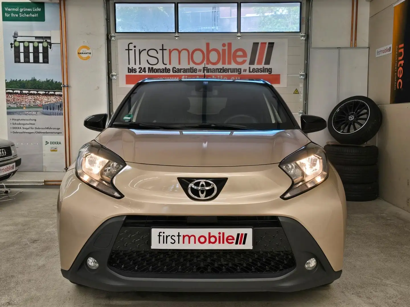 Toyota Aygo X Pulse*KLIMA*RÜCKFAHRKAMERA*LM*1.Hd Béžová - 2