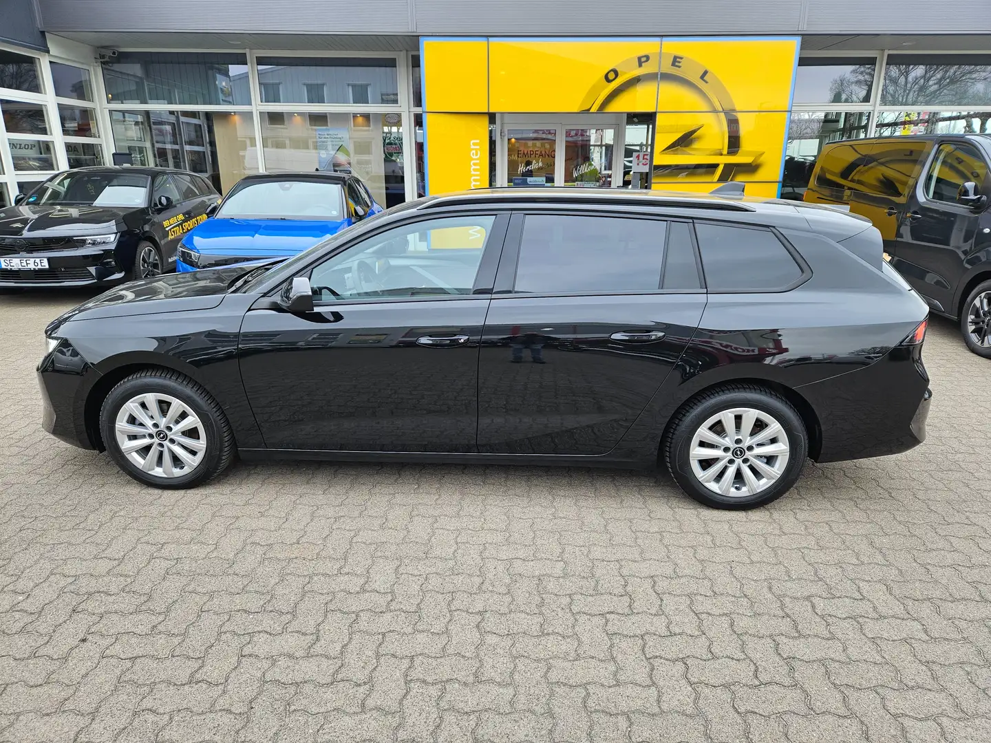 Opel Astra Enjoy / TechPaket / LED-Scheinwerfer / Allwetter Schwarz - 2