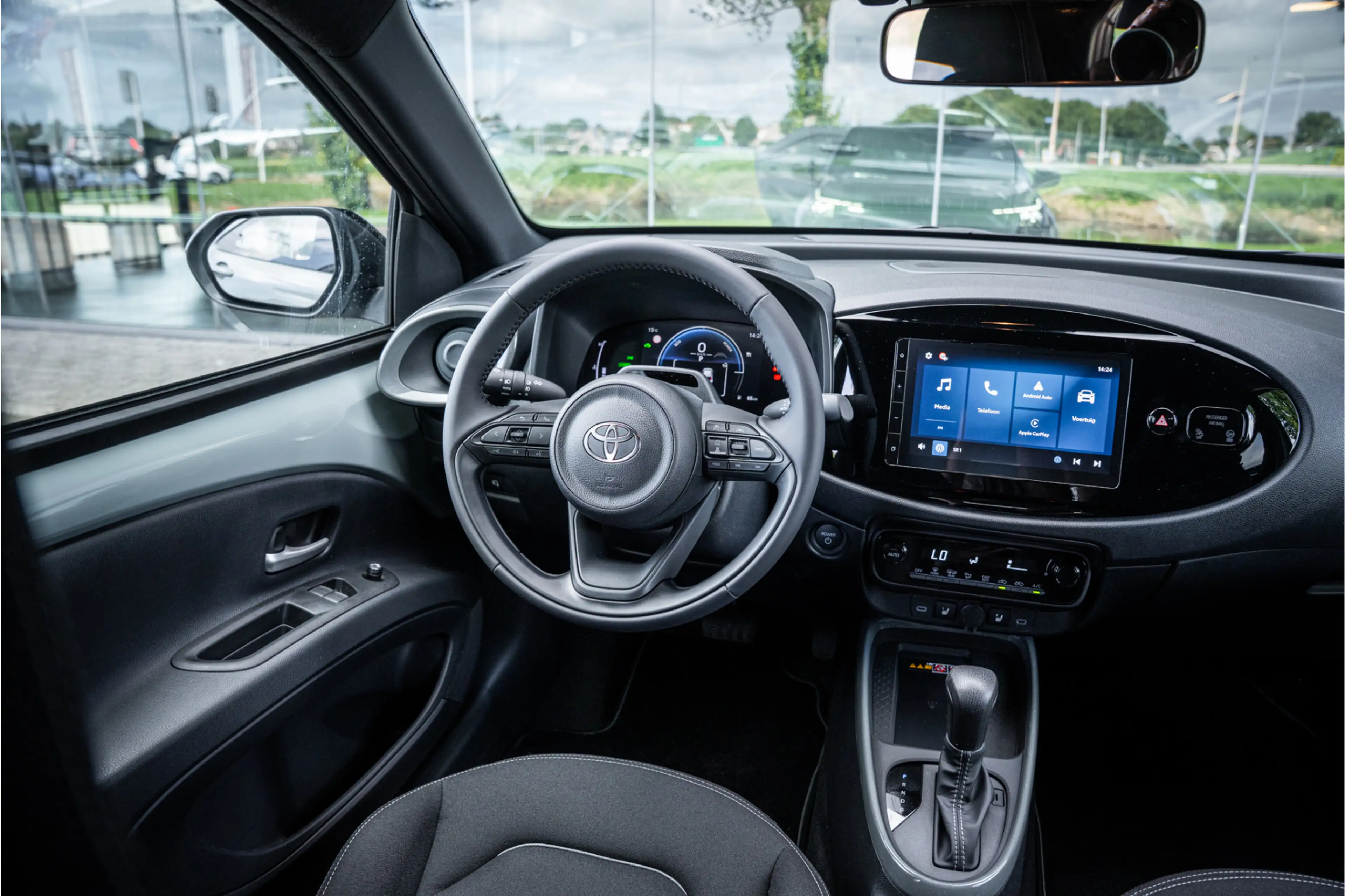 Toyota Aygo X Hybrid 115 pulse Automaat ** Stoelverwarming ** Ca — photo 32