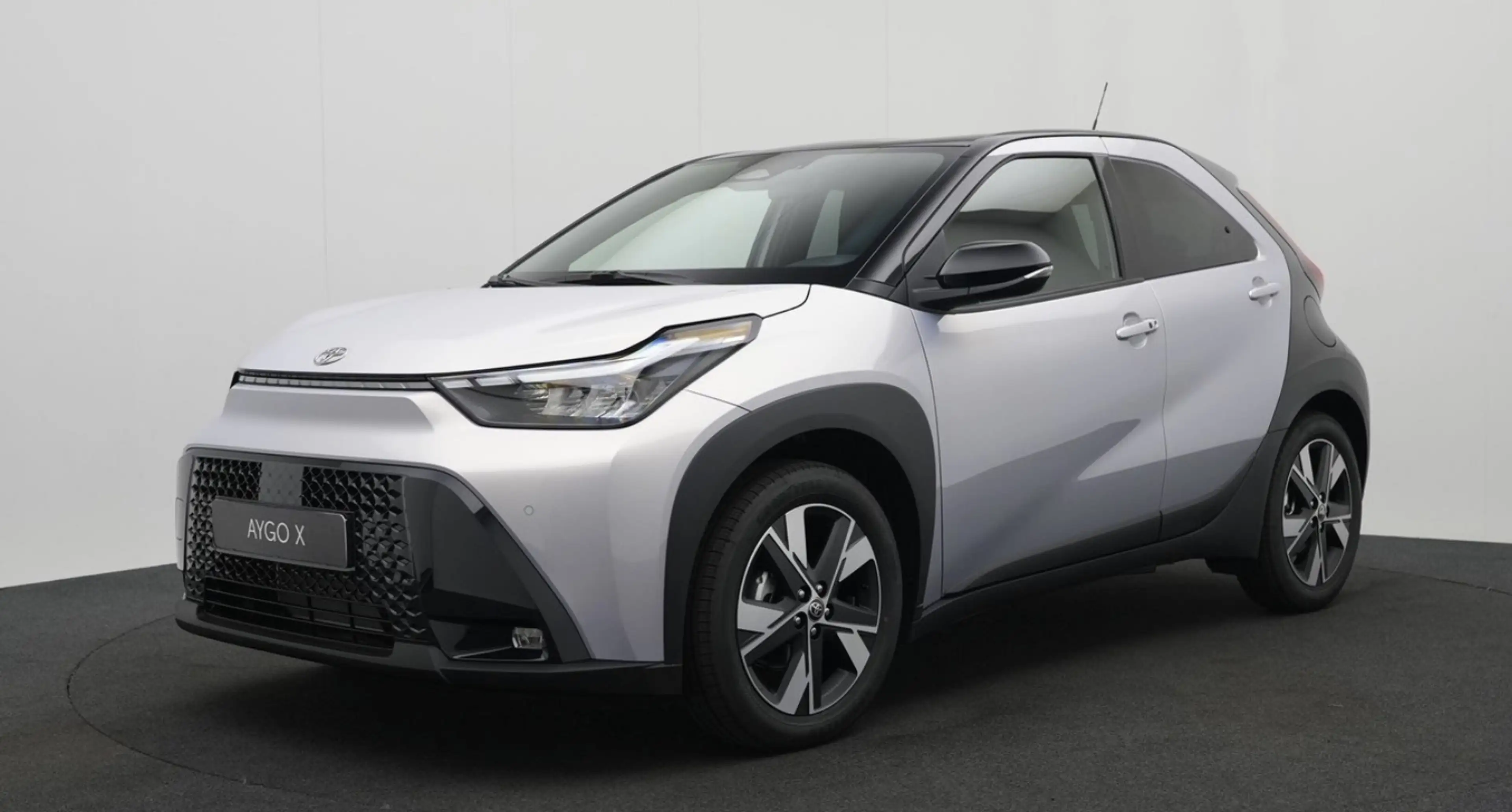 Toyota Aygo X Hybrid 115 pulse Automaat ** Stoelverwarming ** Ca — photo 3