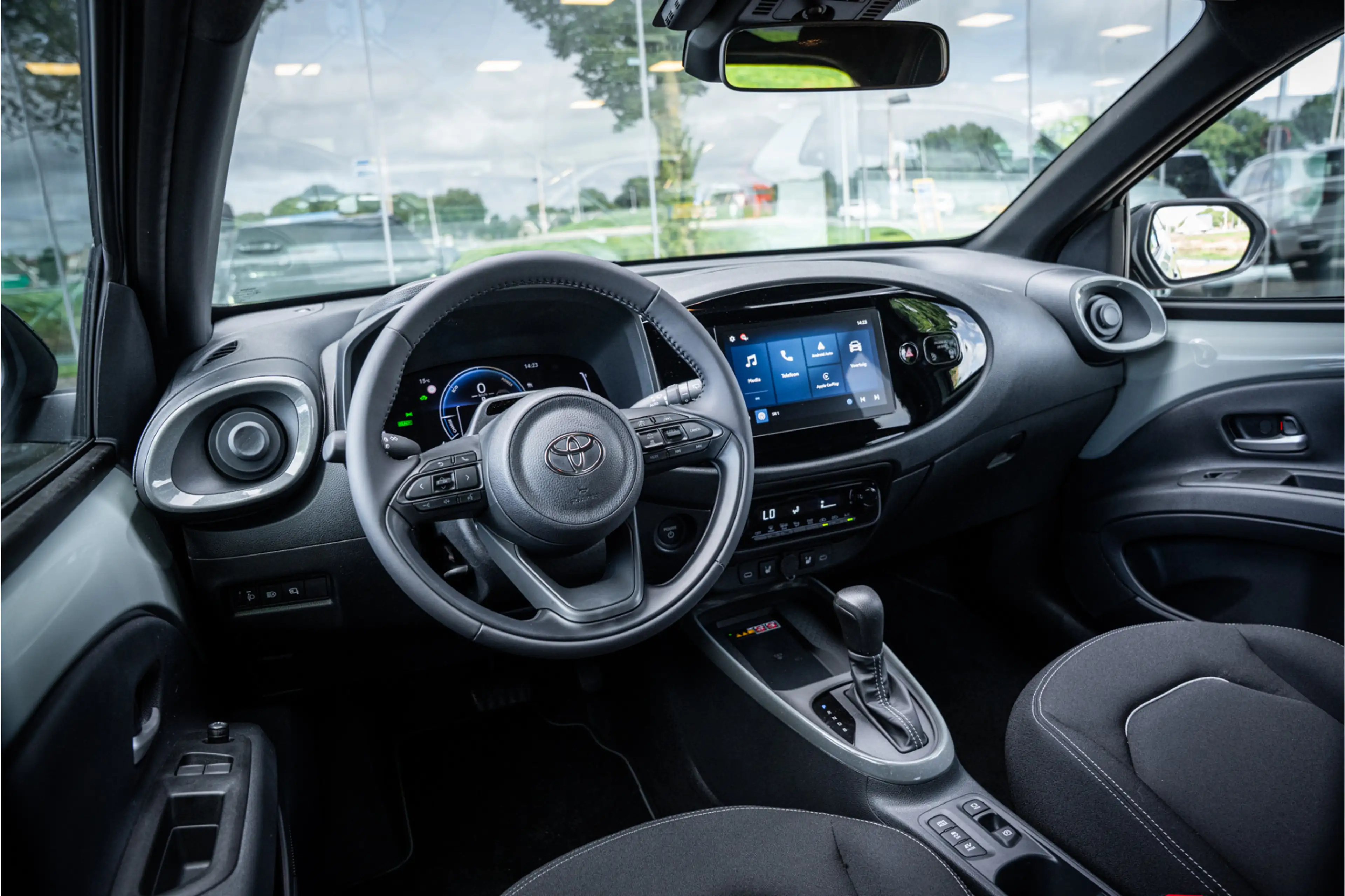 Toyota Aygo X Hybrid 115 pulse Automaat ** Stoelverwarming ** Ca — photo 6