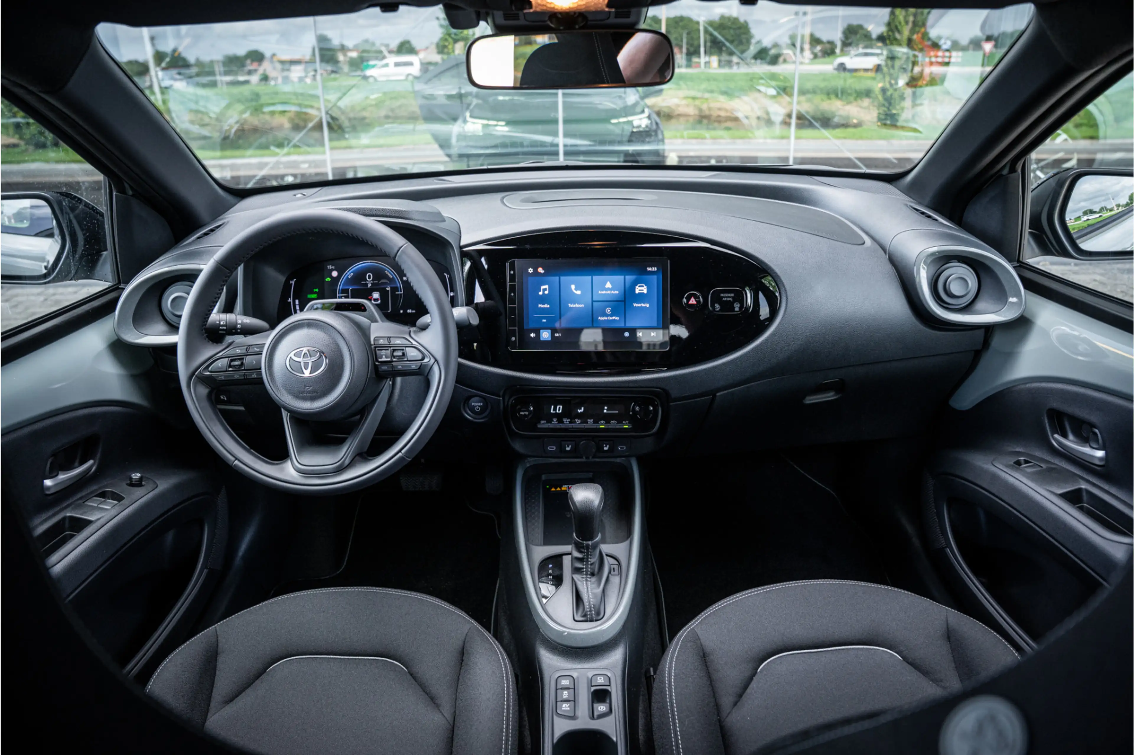 Toyota Aygo X Hybrid 115 pulse Automaat ** Stoelverwarming ** Ca — photo 2