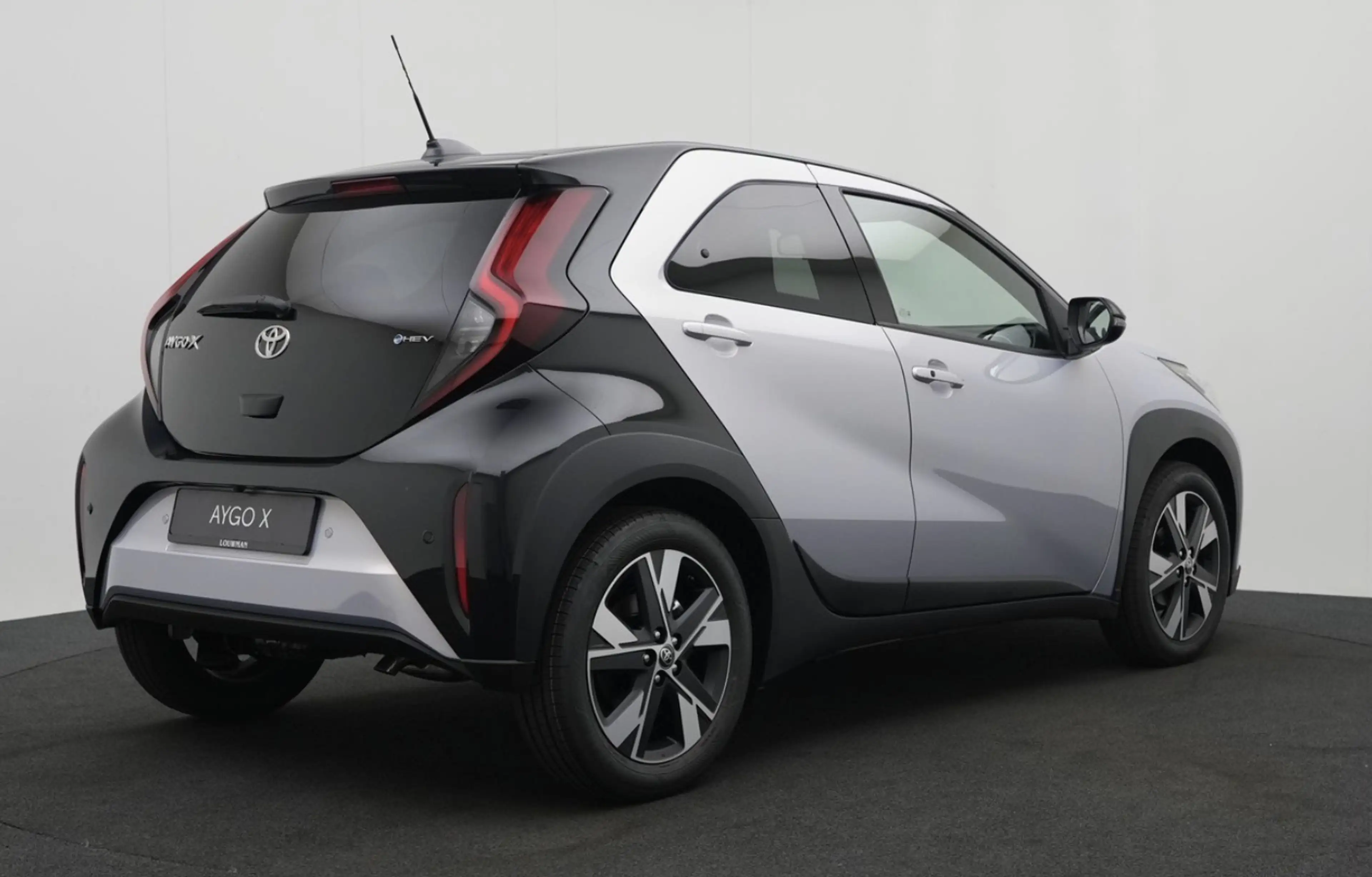 Toyota Aygo X Hybrid 115 pulse Automaat ** Stoelverwarming ** Ca — photo 5
