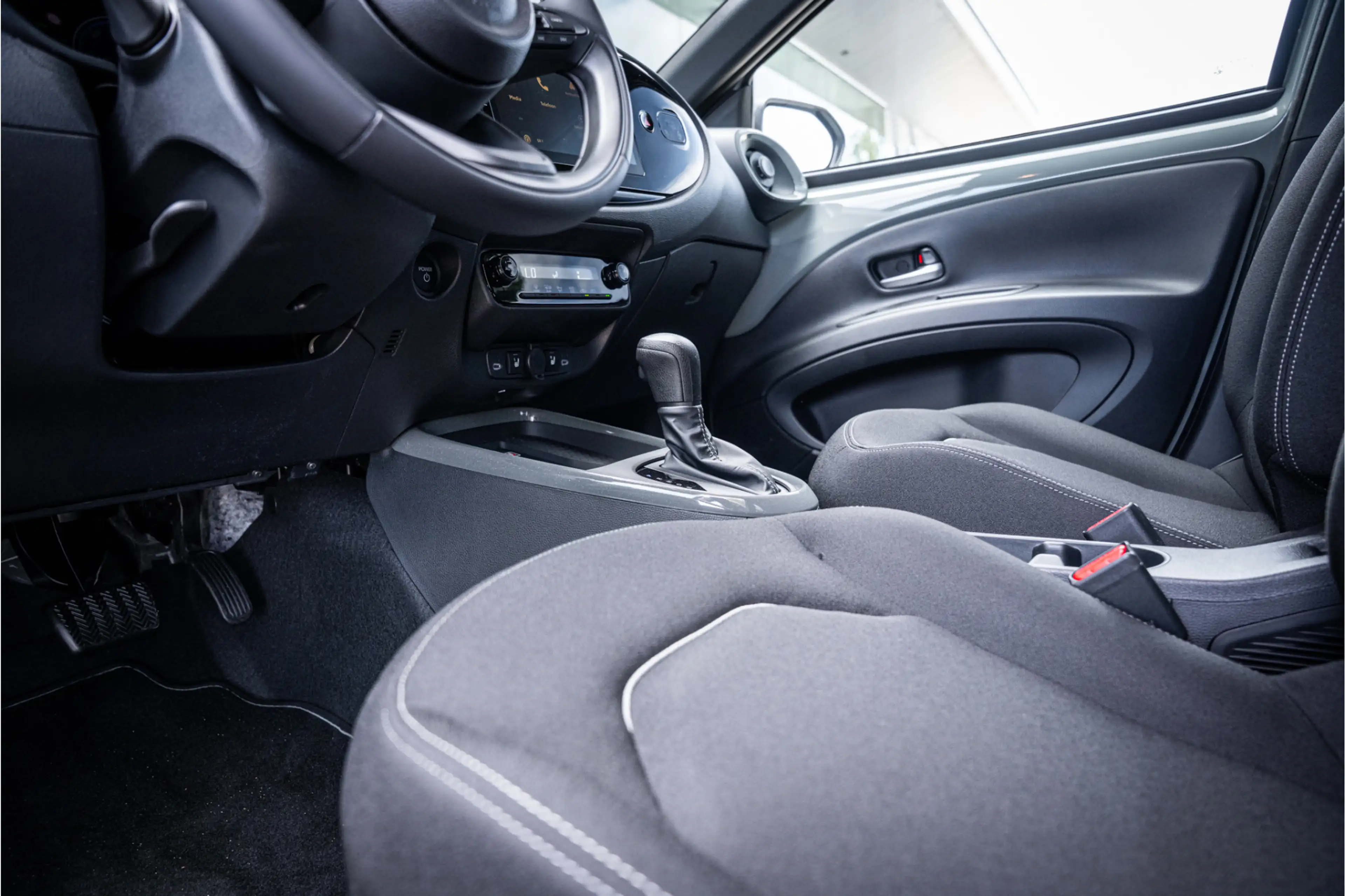 Toyota Aygo X Hybrid 115 pulse Automaat ** Stoelverwarming ** Ca — photo 28