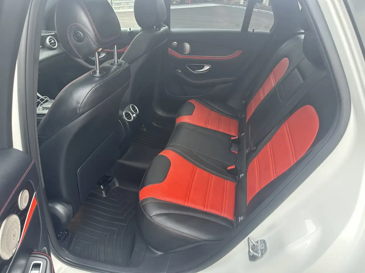 Mercedes-Benz GLC снимка Mercedes-Benz GLC
