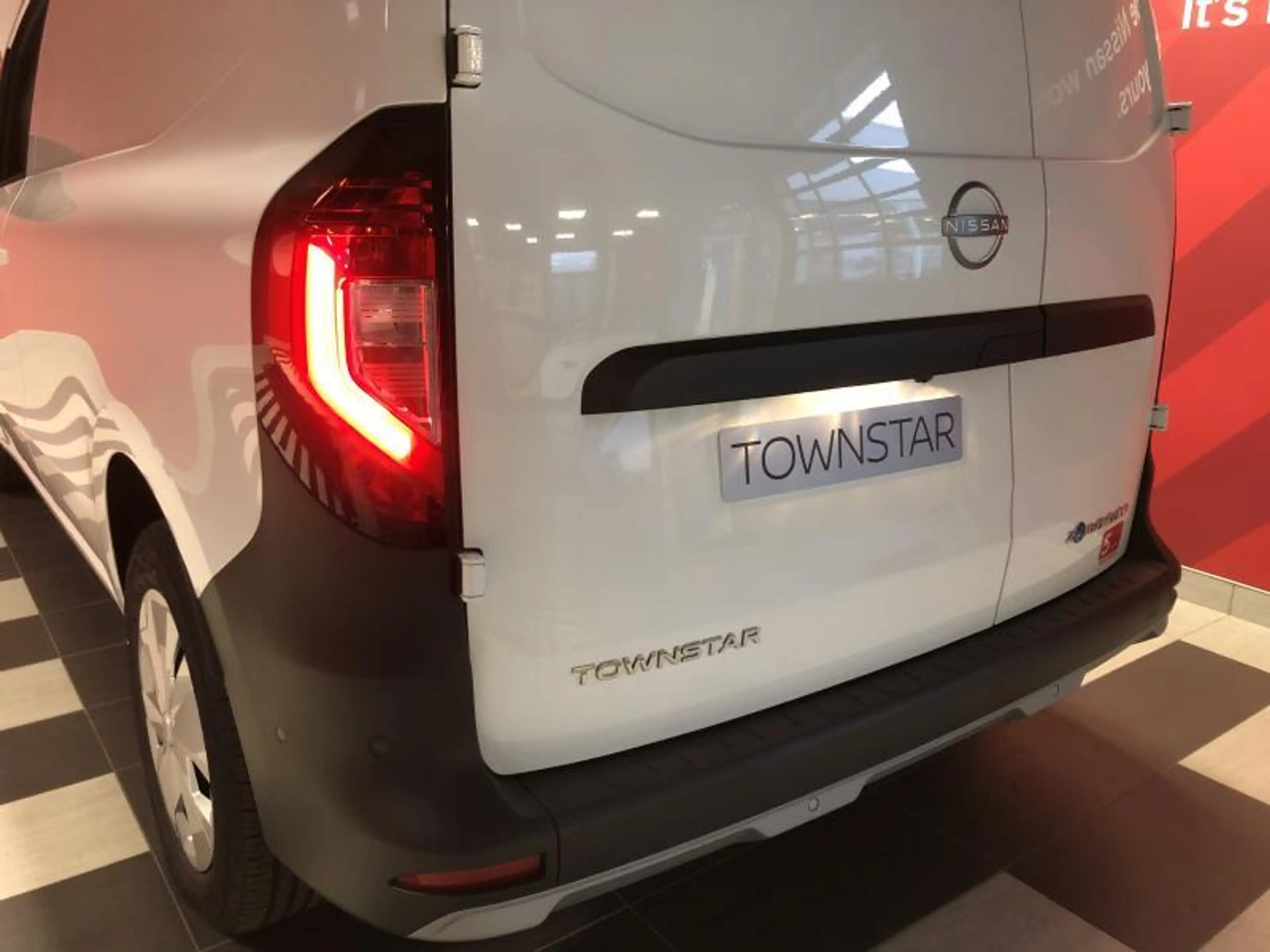 Nissan Townstar N-Connecta 43kWh 22kwH charger — photo 8