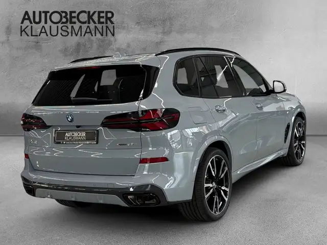BMW X5 view 2