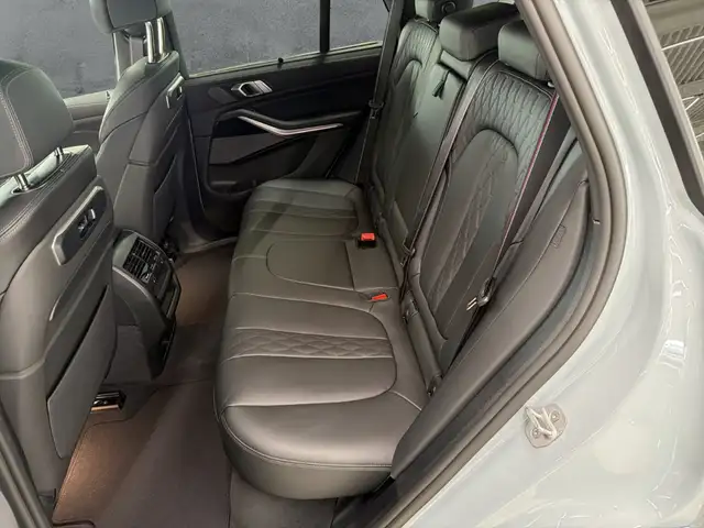 BMW X5 view 13