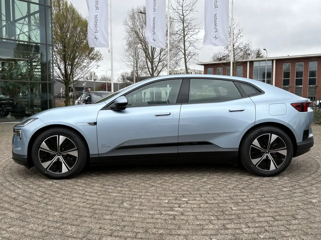Polestar 4 2025