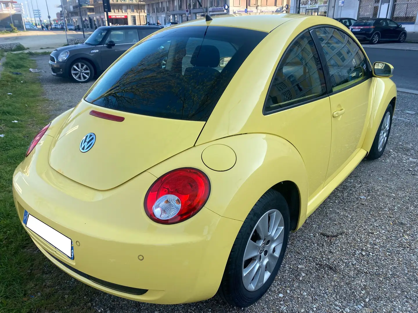 Volkswagen New Beetle 1.4i 75 ch Fancy Jaune - 2