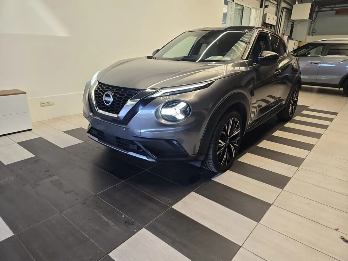 Nissan Juke //N-DESIGN / DIG-T 114//// Gris - 1