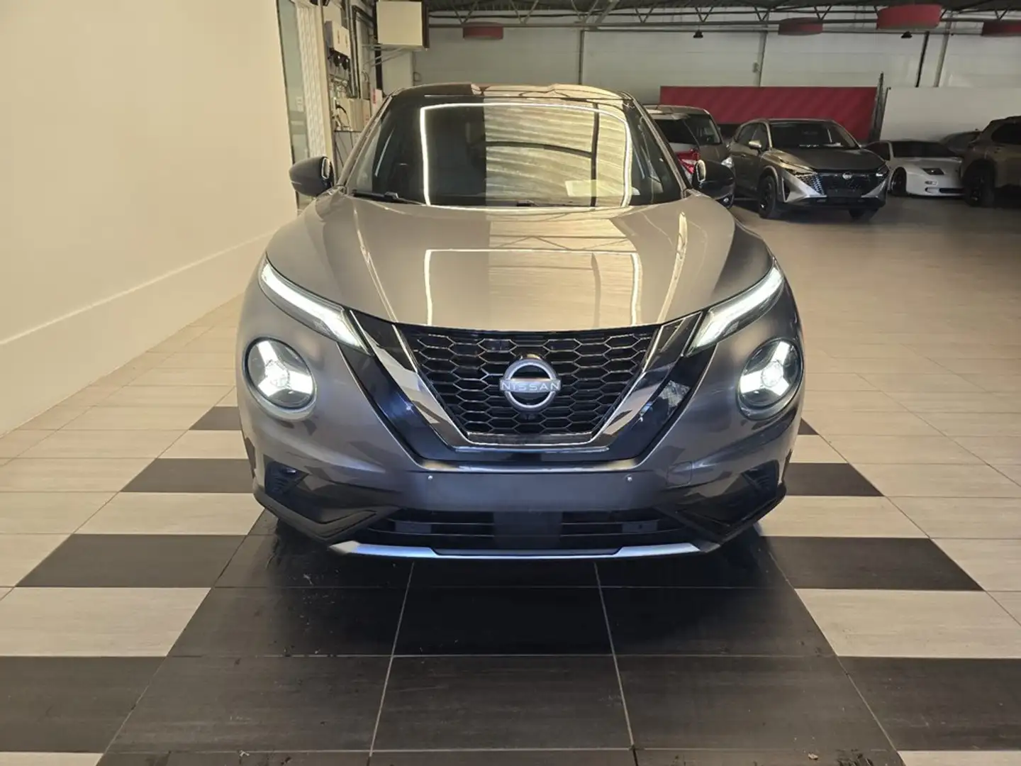 Nissan Juke //N-DESIGN / DIG-T 114//// Gris - 2