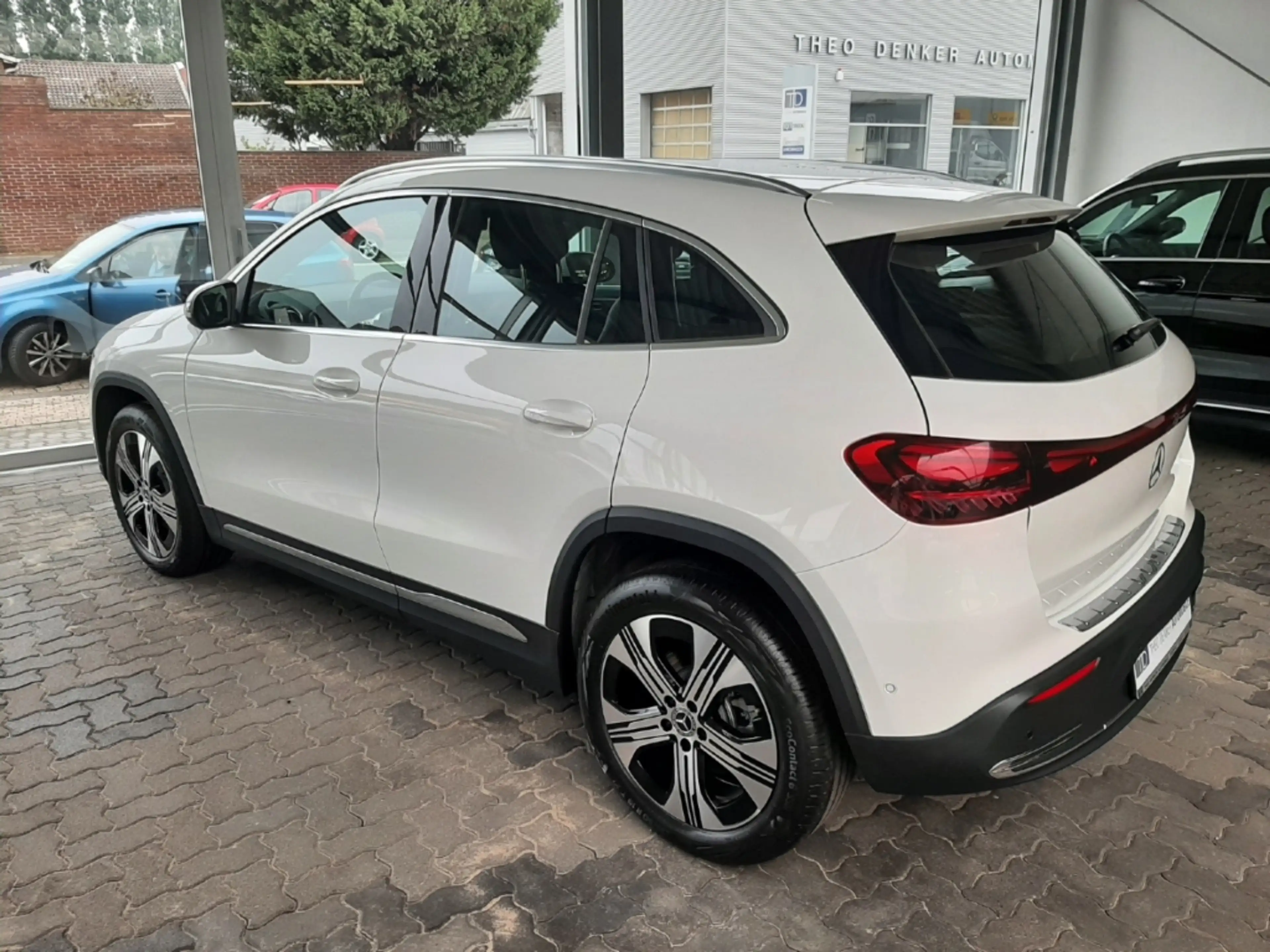 Mercedes-Benz EQA 250+ Progressive Distronic 19 Zoll — photo 3
