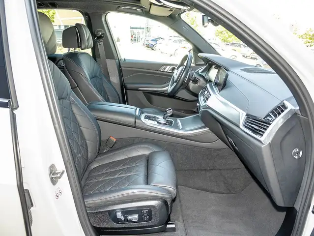 BMW X5 view 4