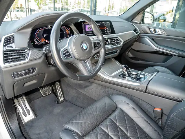 BMW X5 view 3