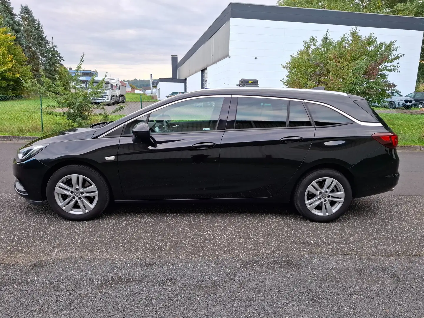 Opel Astra Innovation 1.6 TÜV 09/2027 **Garantie** AHK Noir - 2