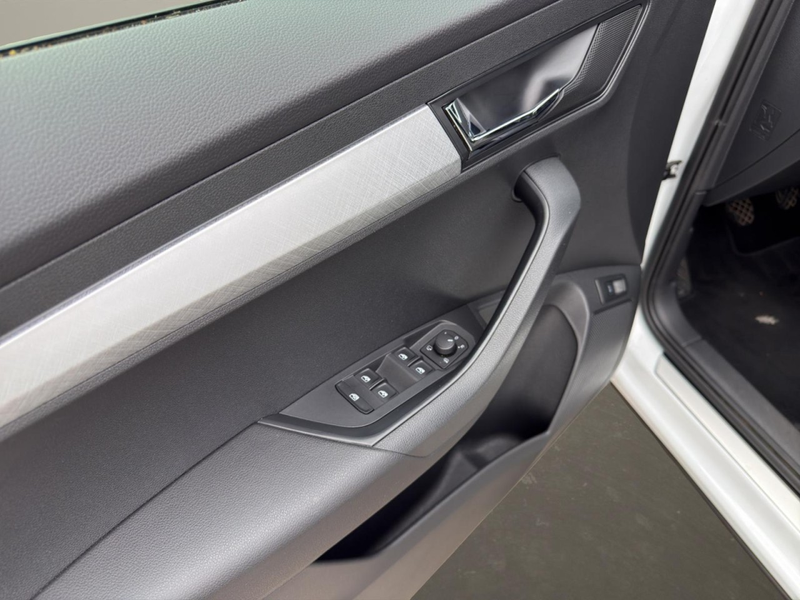 Skoda Karoq Tour Klima Navi Rückfahrkamera Sitzheizung — photo 12