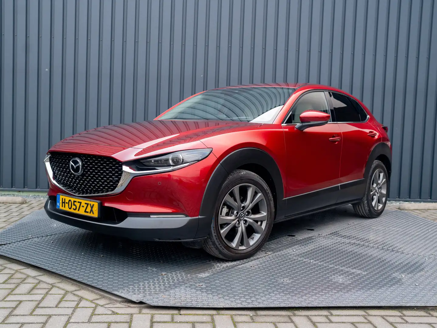 Mazda CX-30 2.0 e-SkyActiv-X M Hybrid Luxury | Leder | Stoelge Rood - 1