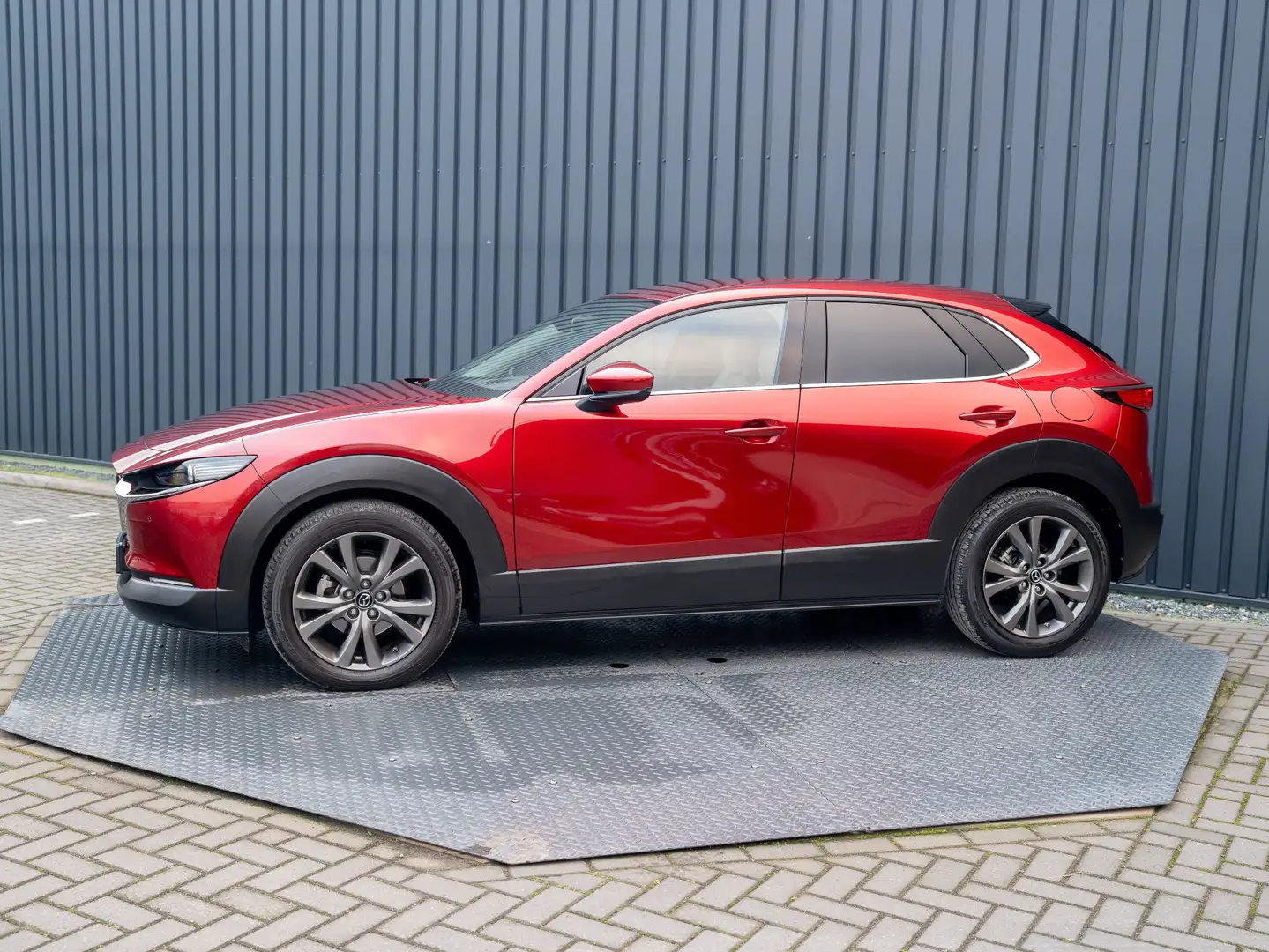 Mazda CX-30 2.0 e-SkyActiv-X M Hybrid Luxury | Leder | Stoelge Rood - 2