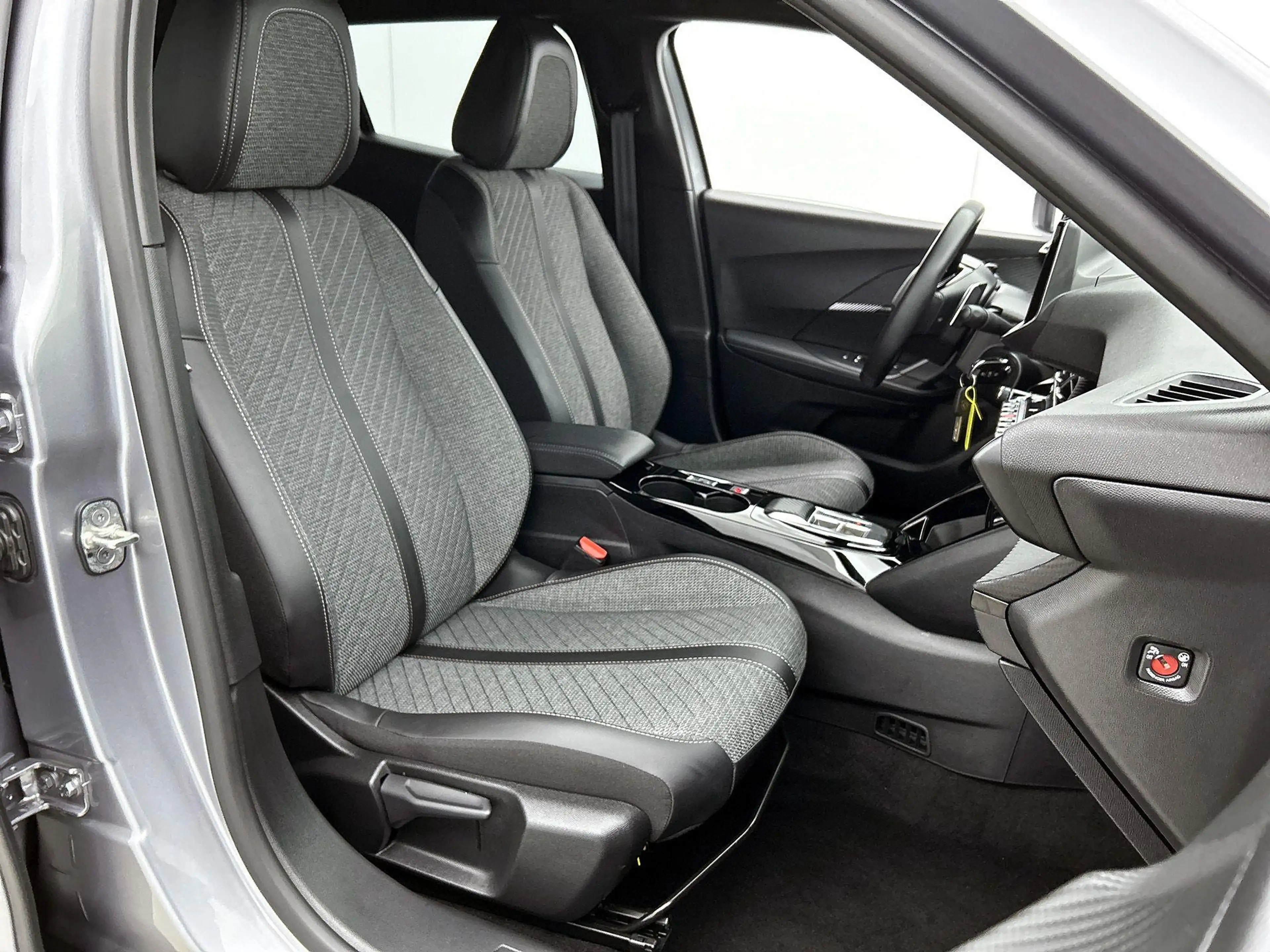 Peugeot 2008 SUV Allure Hybrid 145pk Automaat | Navigatie | 360 — photo 14