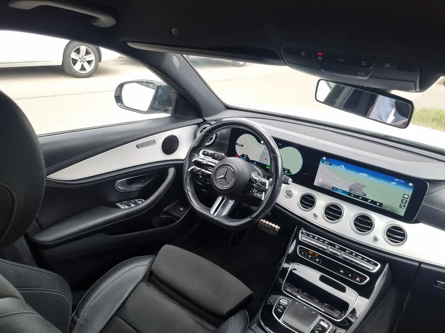Mercedes-Benz E 300 E 300 de 4Matic AMG Int+Ext AHK Night MBUX-AR Kame Weiß - 1