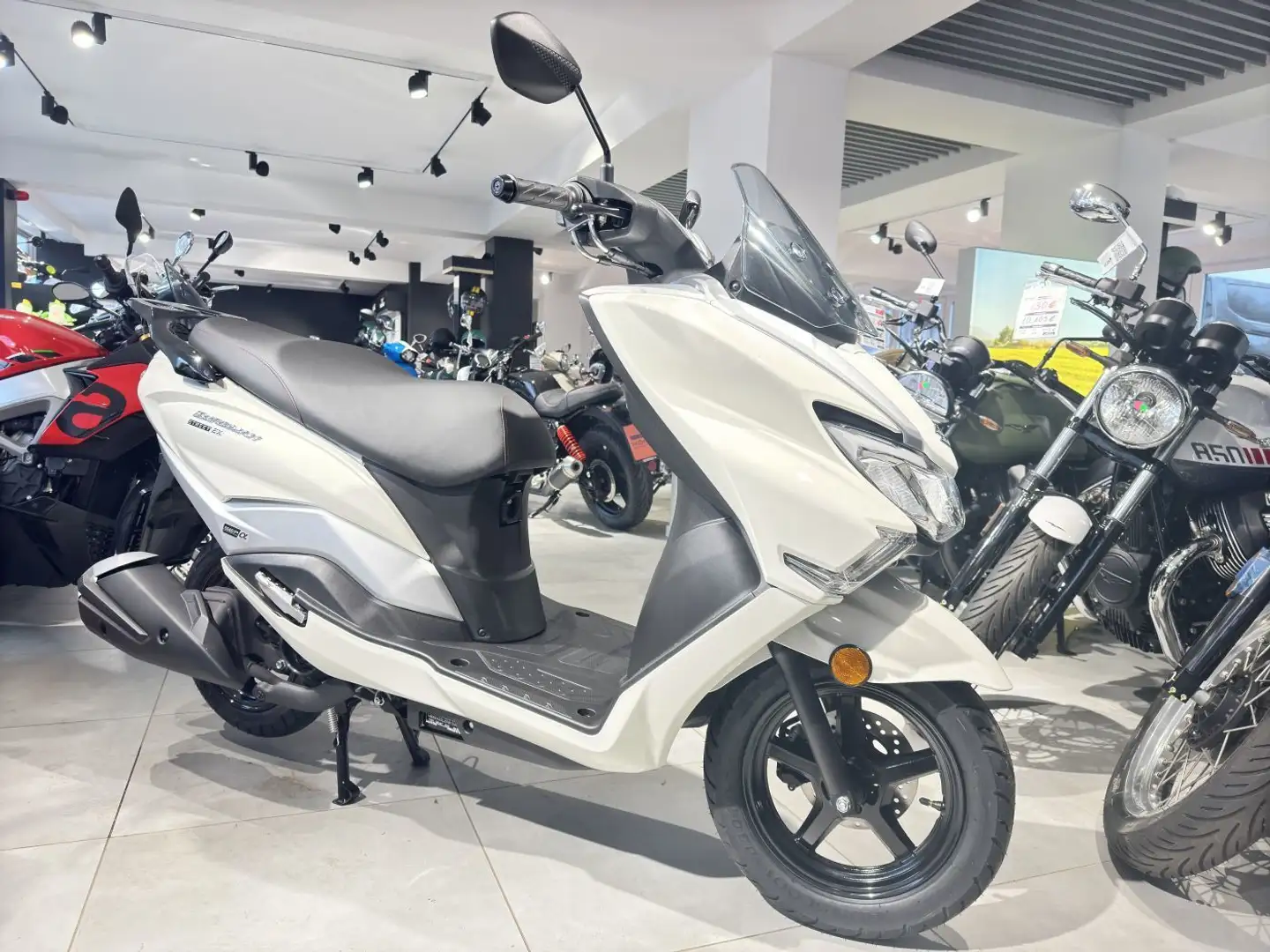 Suzuki BURGMAN STREET 125 EX Blanco - 2