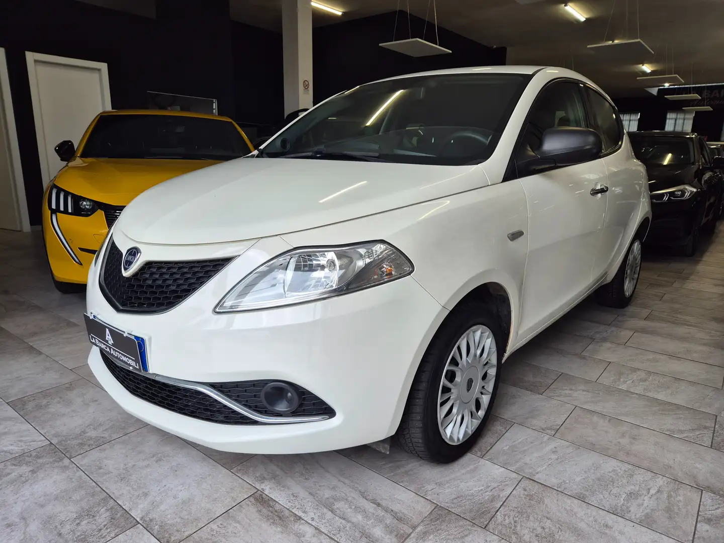 Lancia Ypsilon Ypsilon III 1.2 Silver ecochic Gpl 69cv Blanc - 2