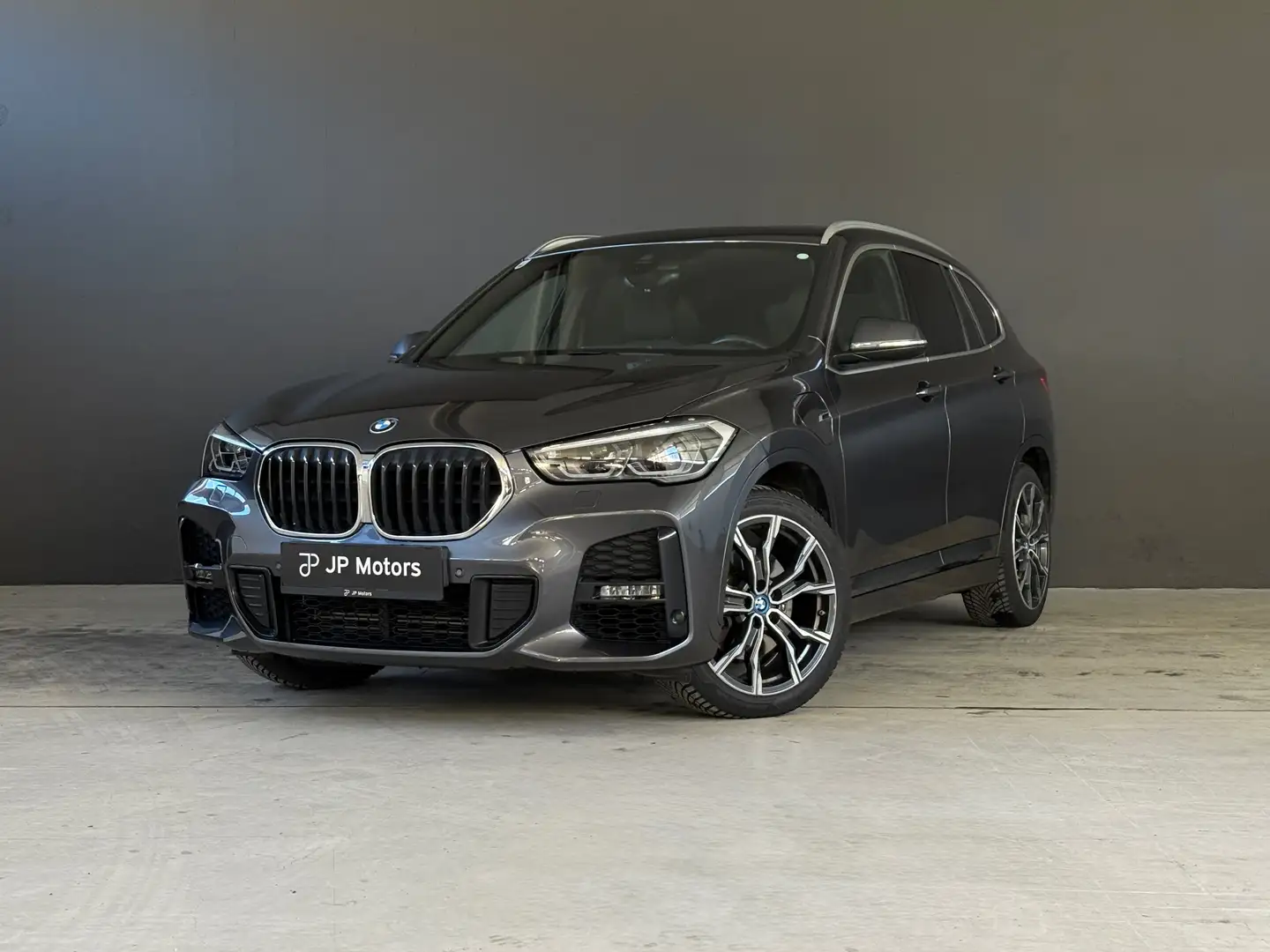 BMW X1 xDrive 25e M Sportpaket Grau - 1