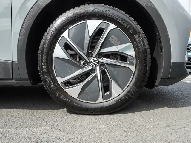 Volkswagen ID.4 view 7