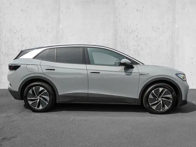 Volkswagen ID.4 view 5