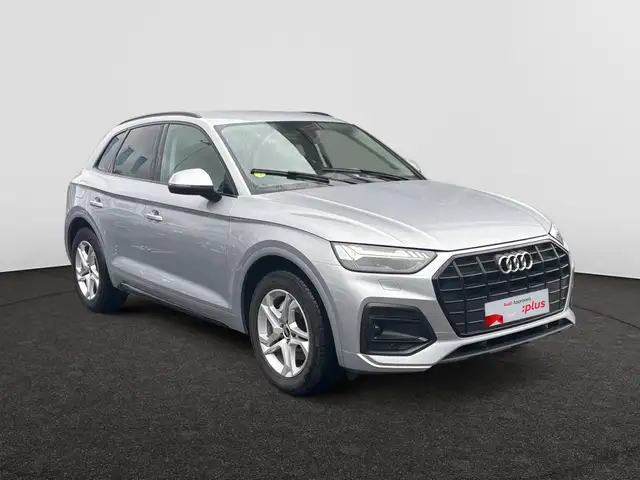 Audi Q5 view 4