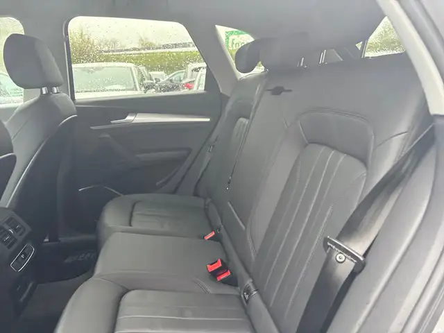 Audi Q5 view 10