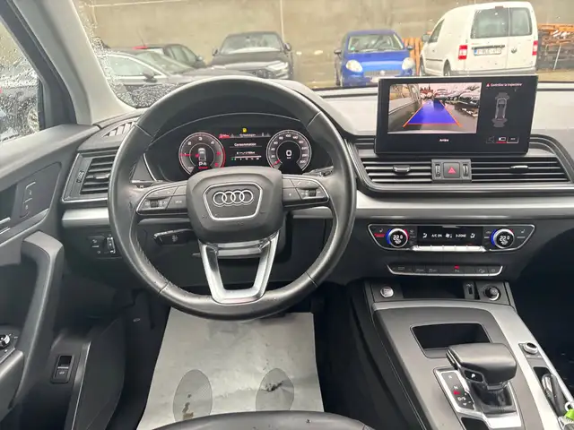 Audi Q5 view 12