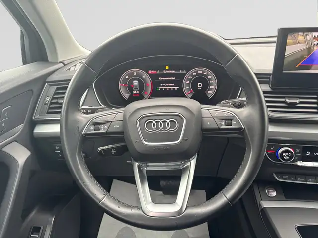 Audi Q5 view 9