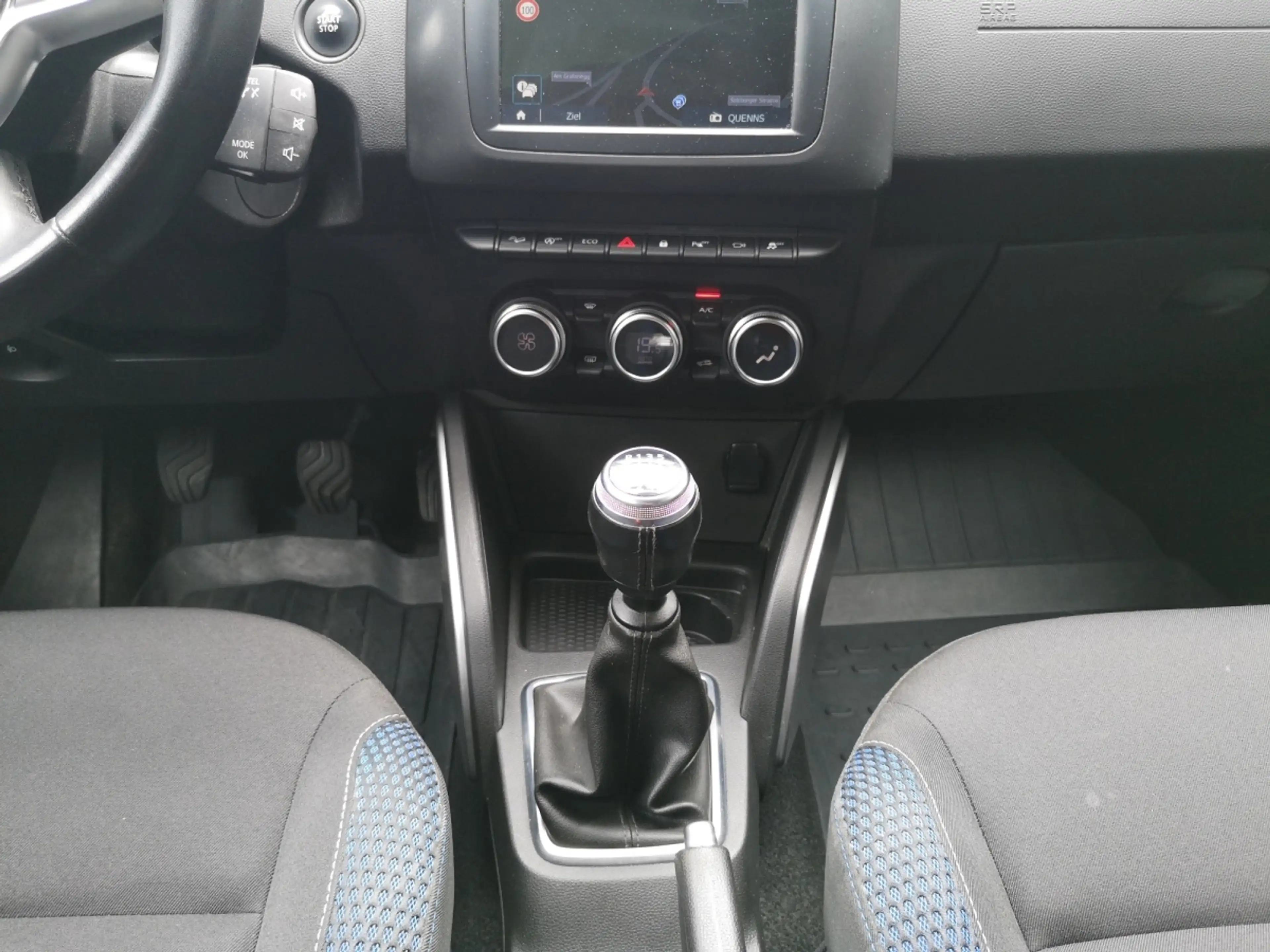 Dacia Duster Celebaration dCi 115 4x4 — photo 10