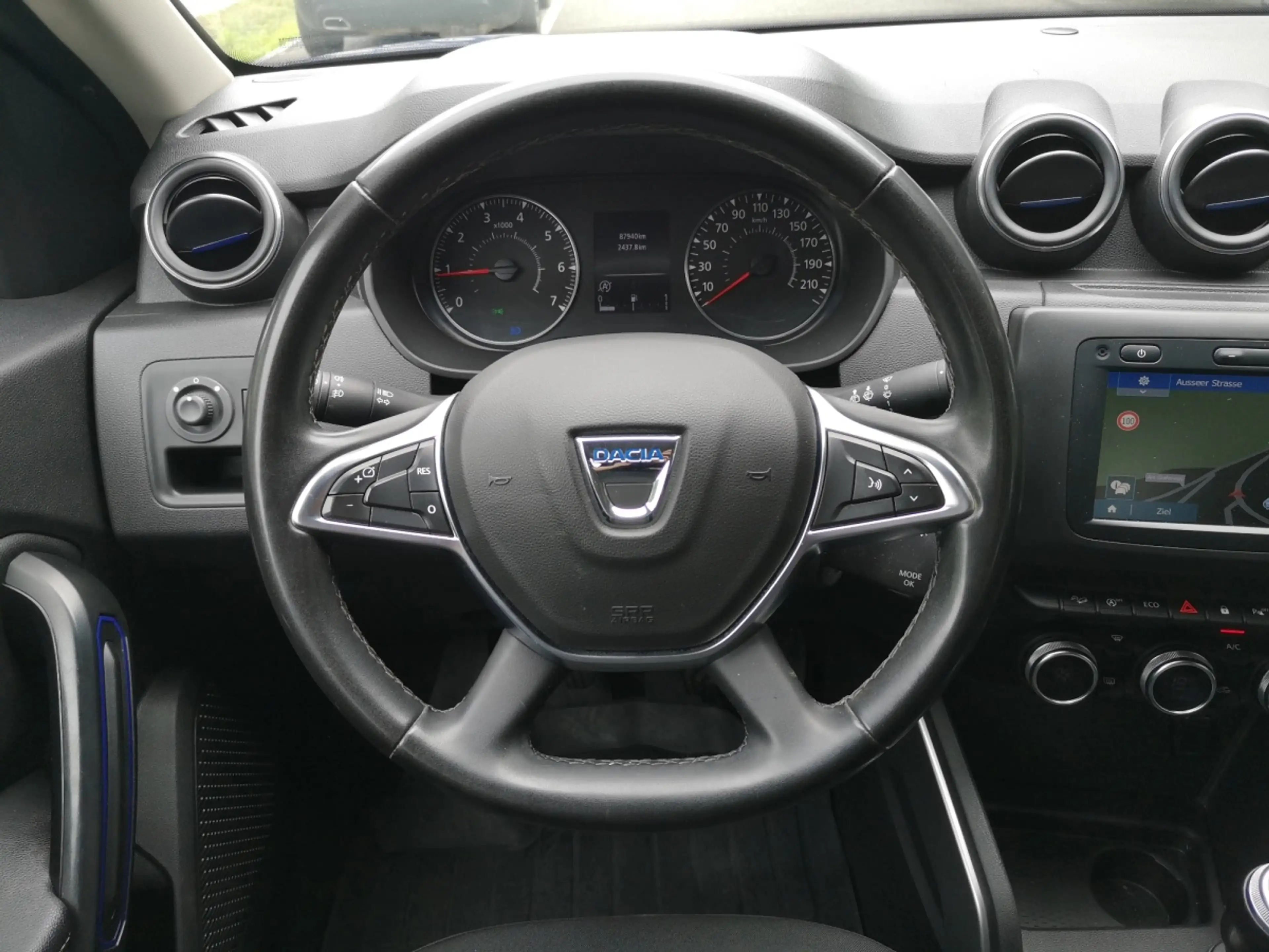 Dacia Duster Celebaration dCi 115 4x4 — photo 13