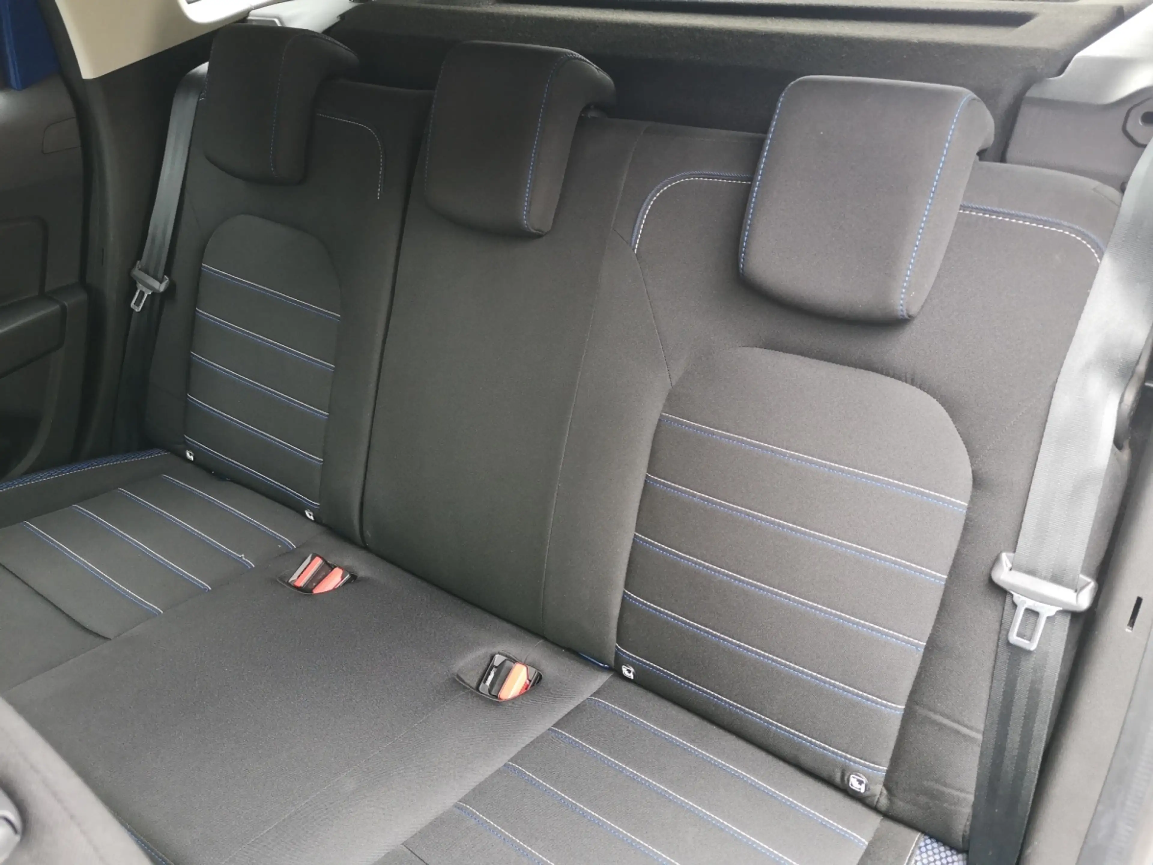 Dacia Duster Celebaration dCi 115 4x4 — photo 12