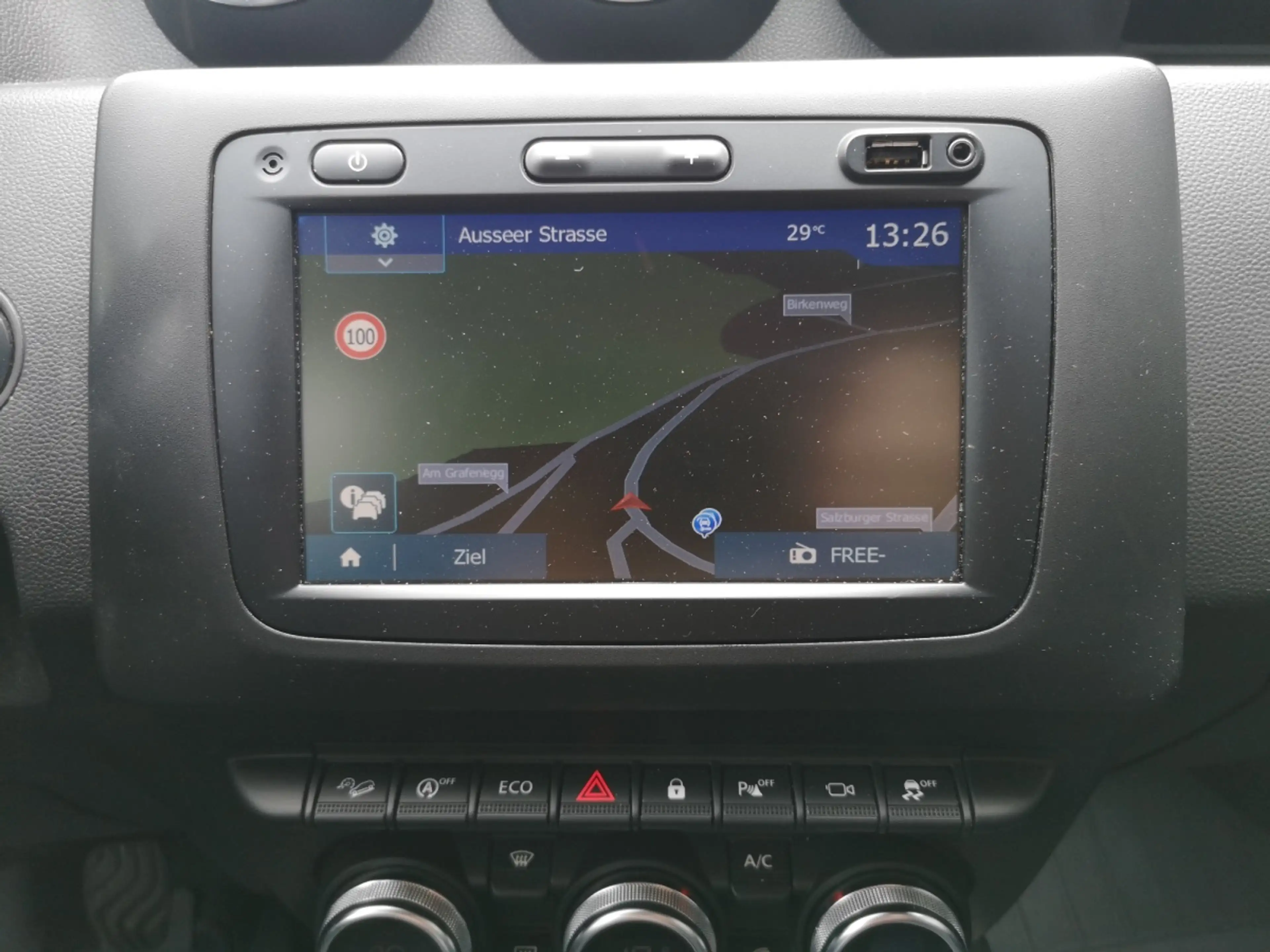 Dacia Duster Celebaration dCi 115 4x4 — photo 11