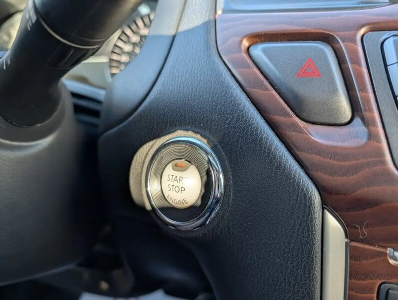 Nissan Pathfinder снимка Nissan Pathfinder