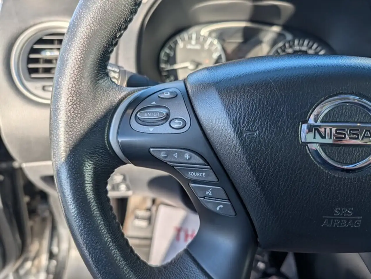 Nissan Pathfinder снимка Nissan Pathfinder