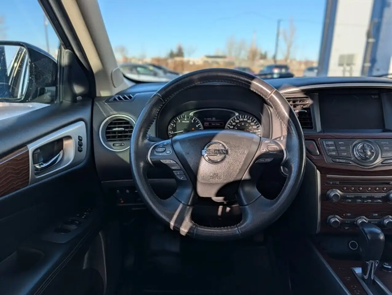 Nissan Pathfinder снимка Nissan Pathfinder