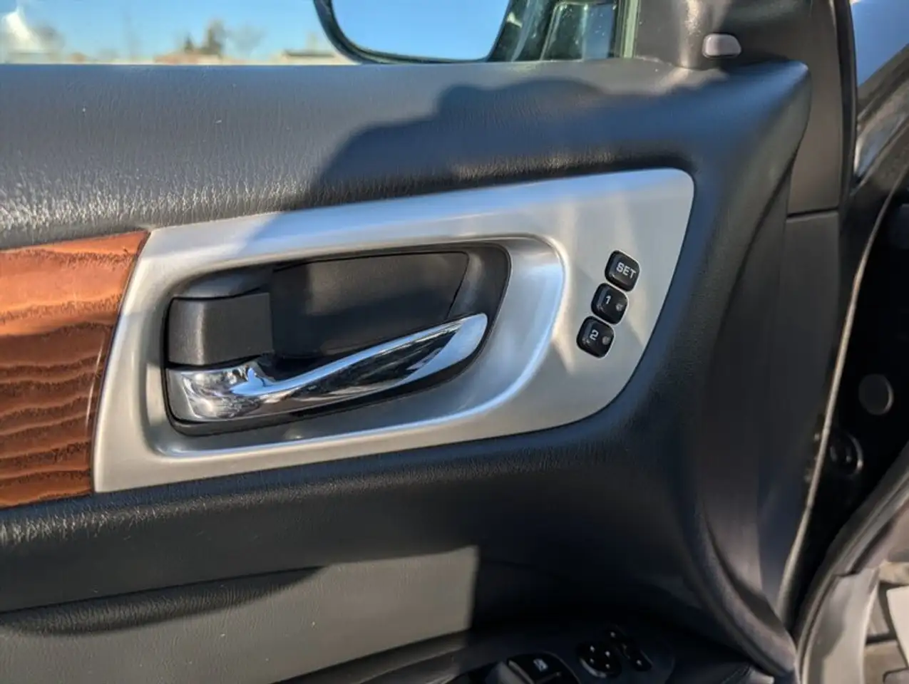 Nissan Pathfinder снимка Nissan Pathfinder