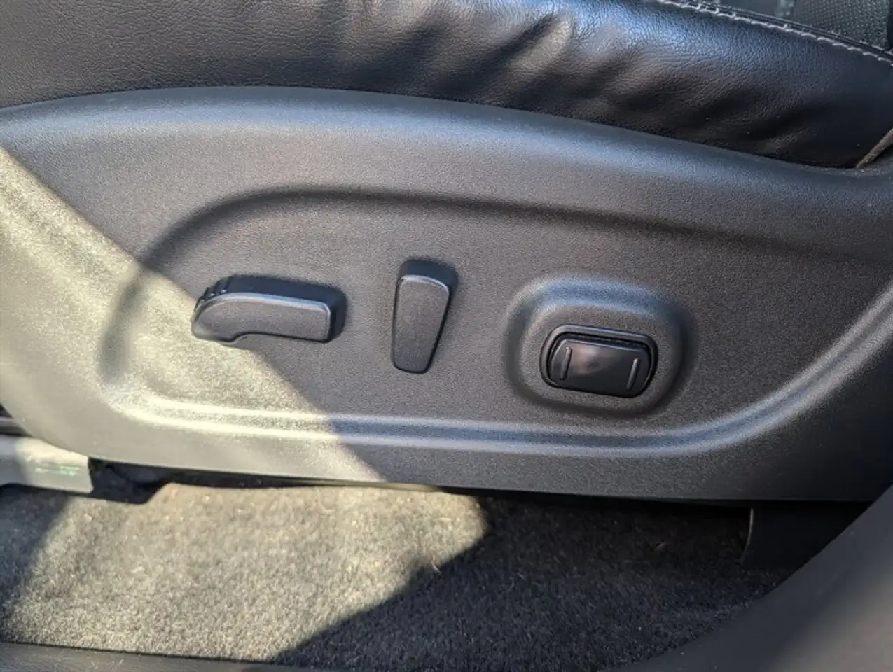 Nissan Pathfinder снимка Nissan Pathfinder