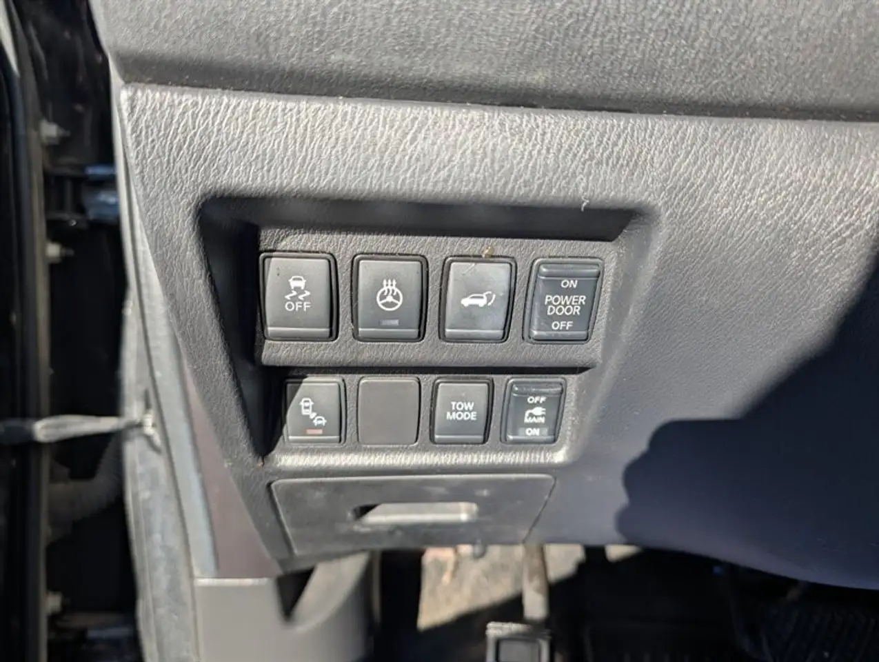 Nissan Pathfinder снимка Nissan Pathfinder