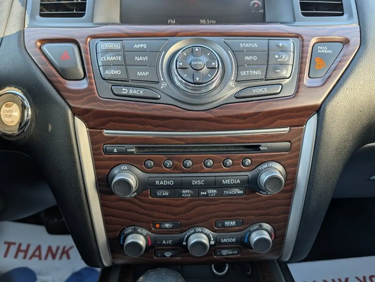 Nissan Pathfinder снимка Nissan Pathfinder