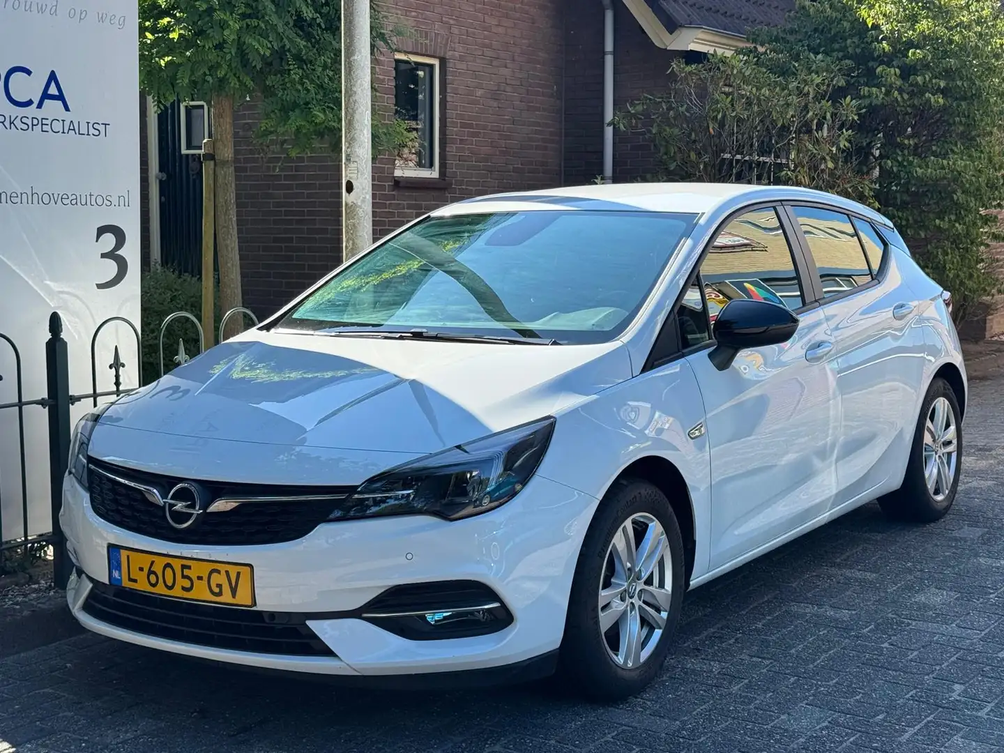 Opel Astra 1.2 Business Edition Wit - 2