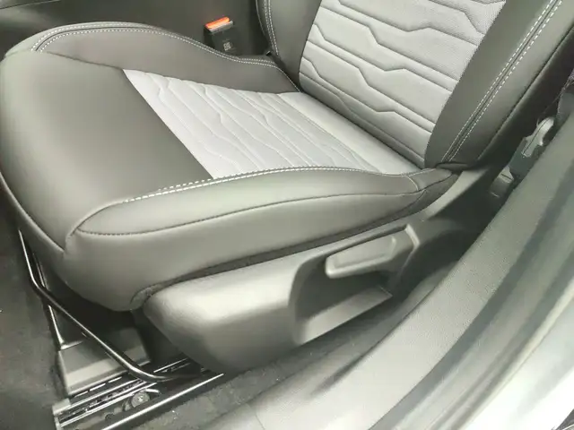 Jeep Avenger view 24